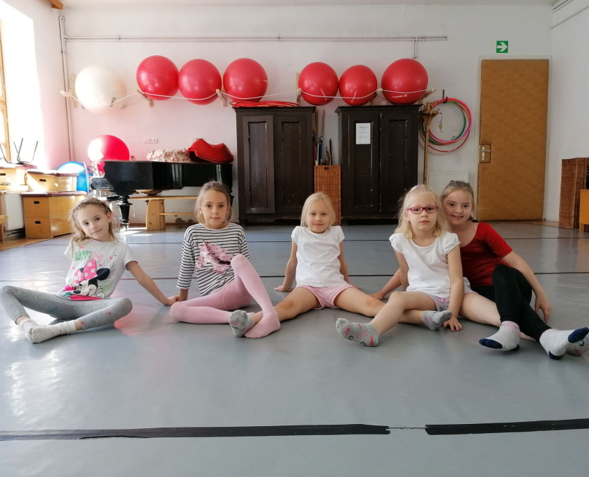 Egymás mellett_101001_1